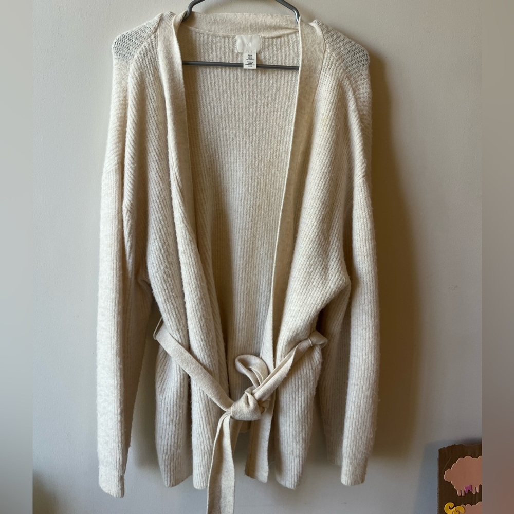H&M Beige cardigan